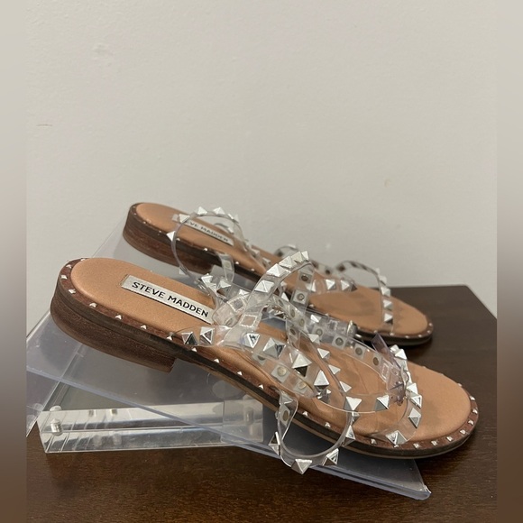 Steve Madden Tan Sandals with Silver Studs - Picture 6 of 13